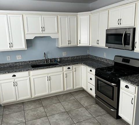 4th image of 4093 8th Ave