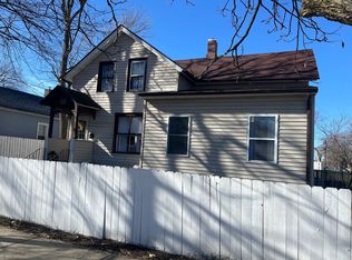 324 Beach St, Aurora, IL 60505