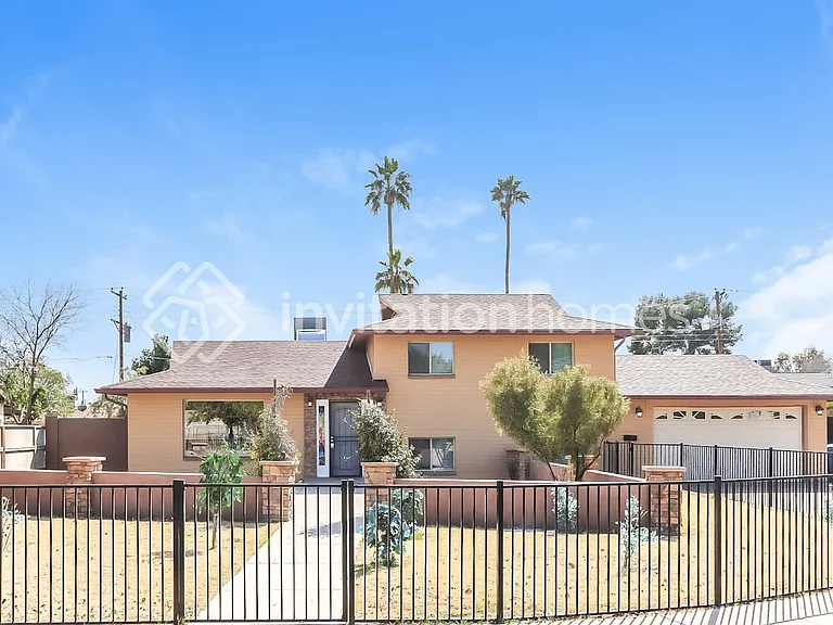 213 E Carson Cir — Photo 1