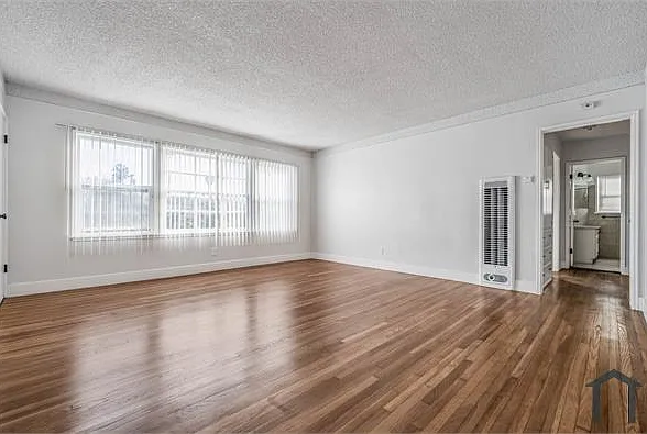 4067 Sutro Ave — Photo 11