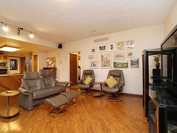 4th image of 7439 Cinnamon Woods Dr