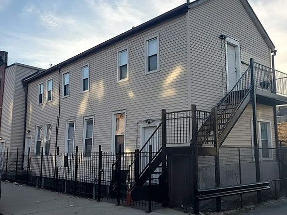 2nd image of 2200 W 21st Pl APT 1R