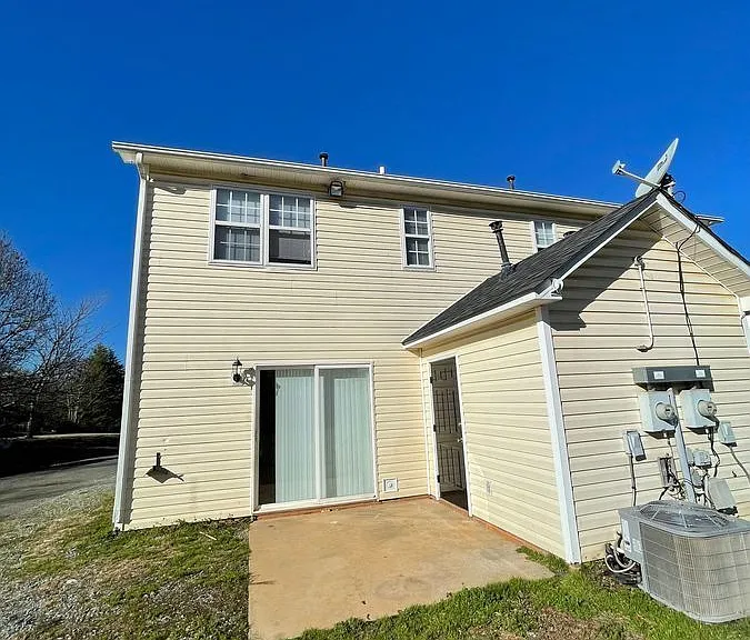 610 Piper Ct #A — Photo 2