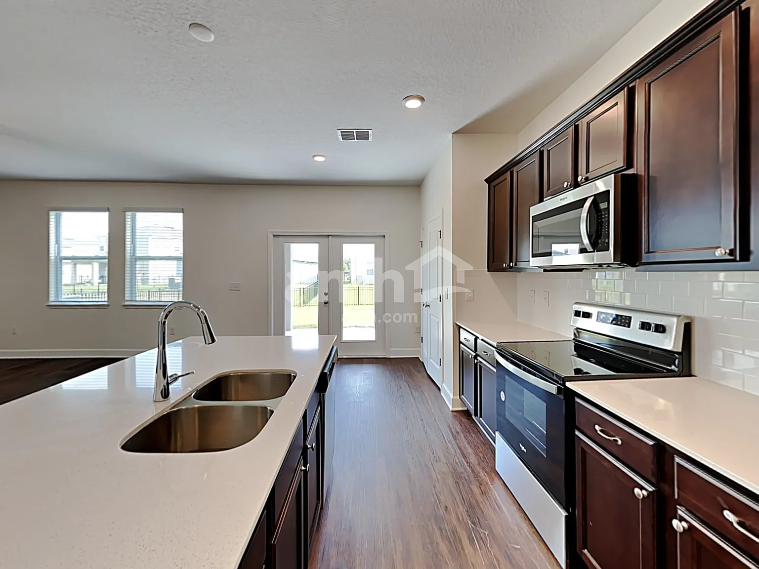 4 bed, 2.5 bath, 1977 sqft, $2,520 — Photo 3