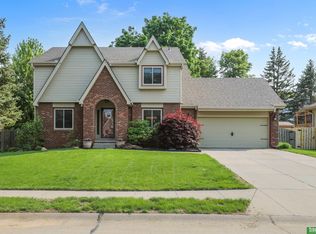 805 Joseph Dr, Papillion, NE 68046