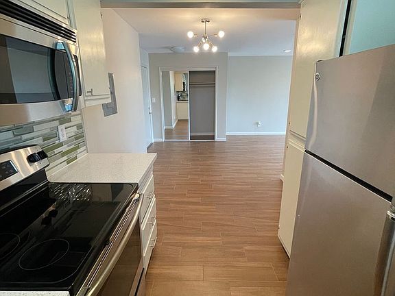 4th image of 2400 Q St #304