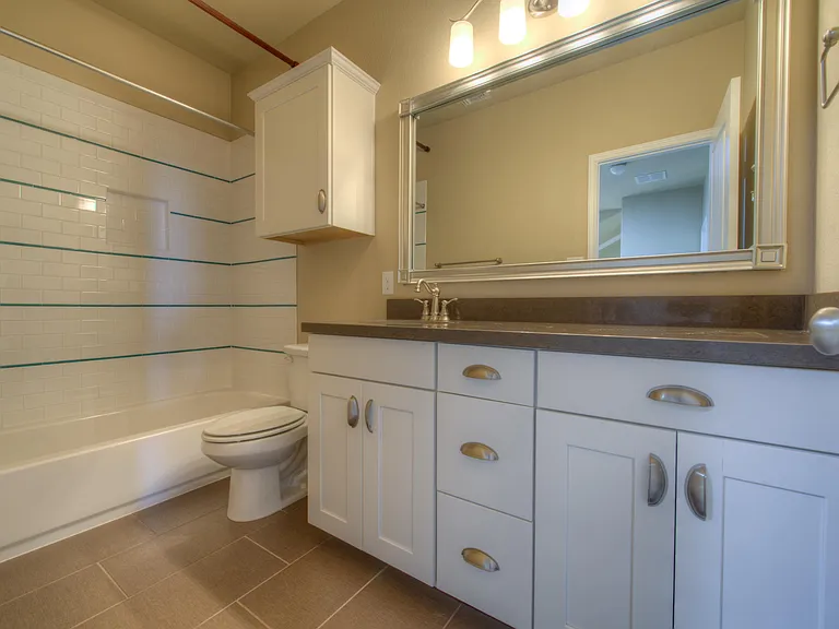 405 Meadowlark St #B — Photo 32