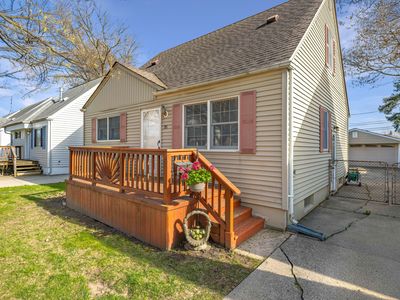 95 Leroy Ave, Clawson, MI, 48017