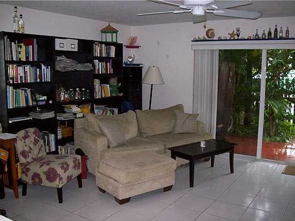4th image of 555 E Coast Ave