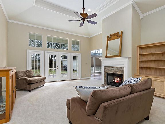 5th image of 3370 Foxbriar Ln