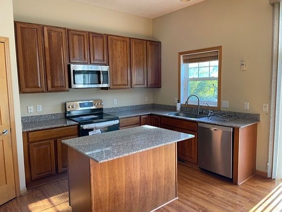 4th image of 5004 Fountain Ln N