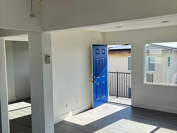 3rd image of 3966-3970 Teak St #39685