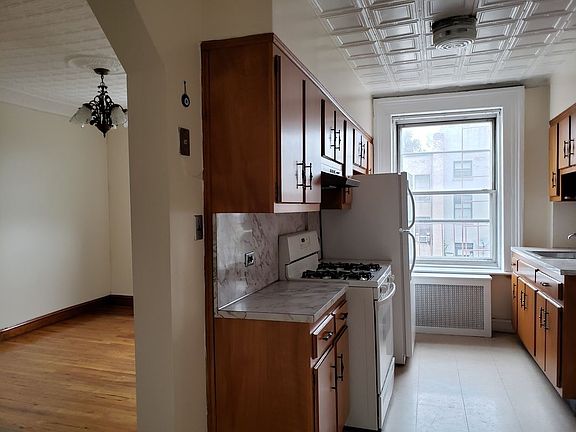 3rd image of 113 1st Pl APT 4