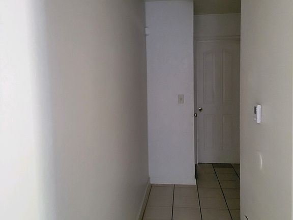 4th image of 4440 Calandria St APT 3