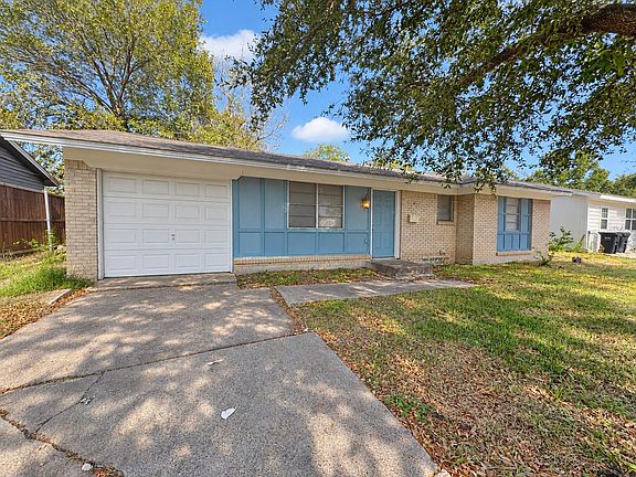 3rd image of 2418 Fulton Dr