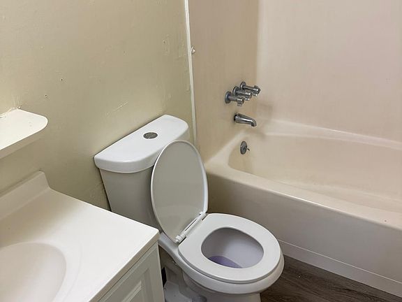 3rd image of 204 Browning Cir