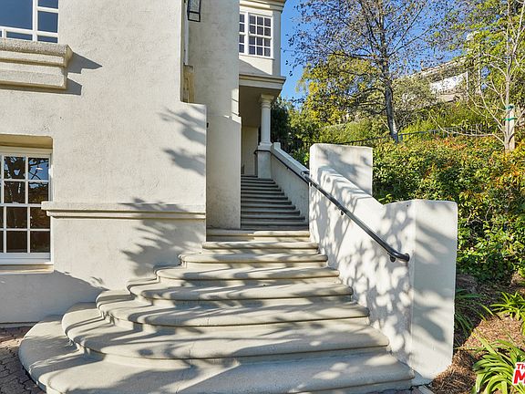 3rd image of 2424 Cobham Ct