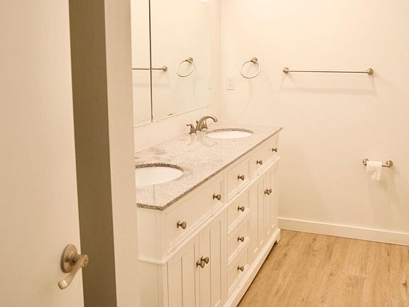 5th image of 316 13th Ave E #202