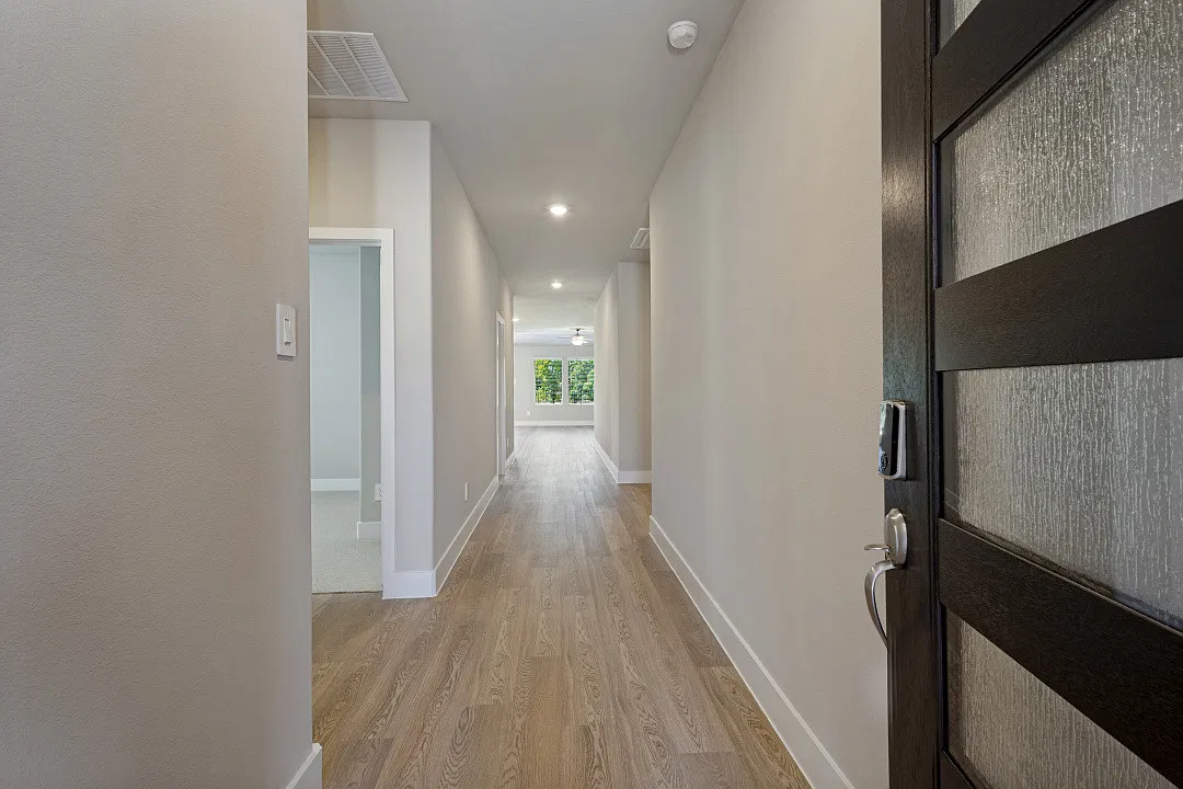 4 bed, 2059 sqft, $2,395 — Photo 3