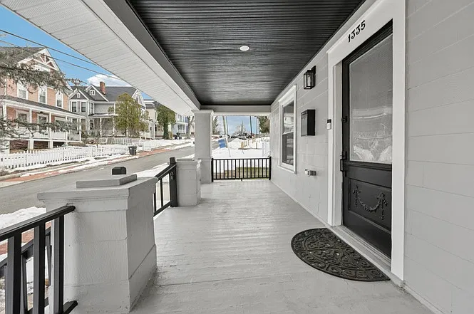 5 bed, 2419 sqft, $5,800 — Photo 2