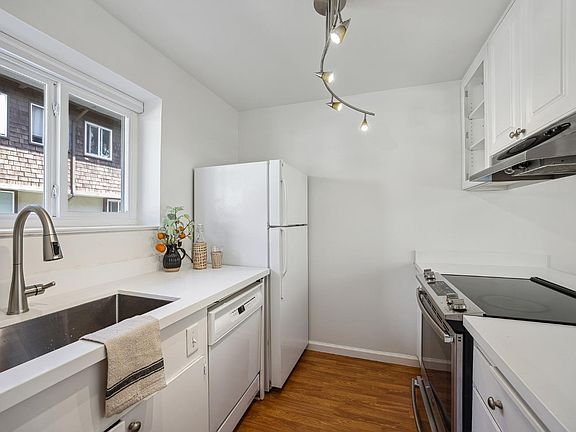 5th image of 19 Pixley Avenue #4
