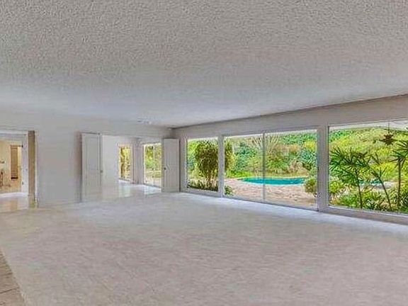 3rd image of 1089 Moraga Dr