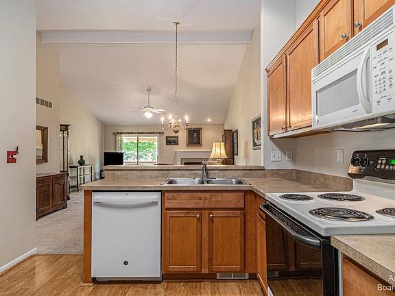 3rd image of 1862 N Kenwyck Dr