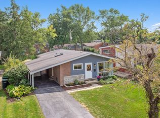 301 Chipili Dr, Northbrook, IL
