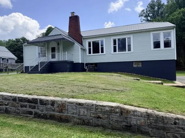 130 Ford St, Oak Hill, WV 25901