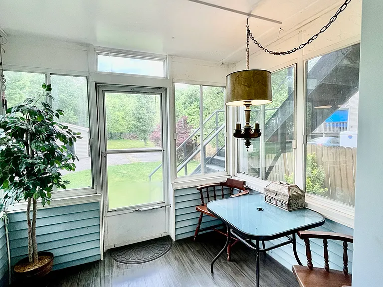 1239 Schiller Ave — Photo 11