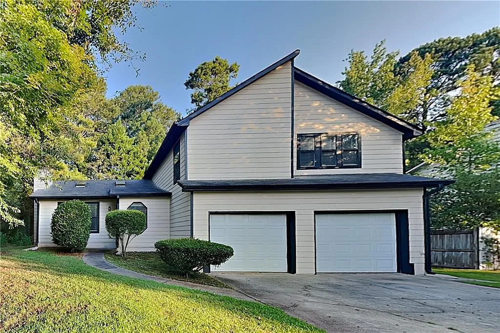 3 bed, 2.0 bath, 2010 sqft, $2,340 — Photo 1