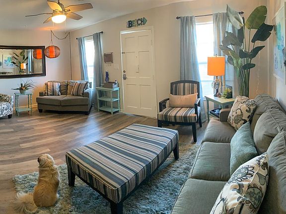 3rd image of 1021 Park Dr APT C
