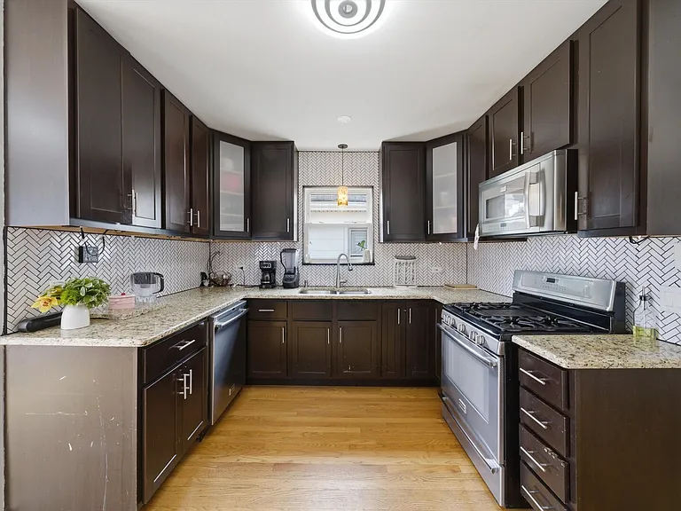 2231 N 75th Ave — Photo 13
