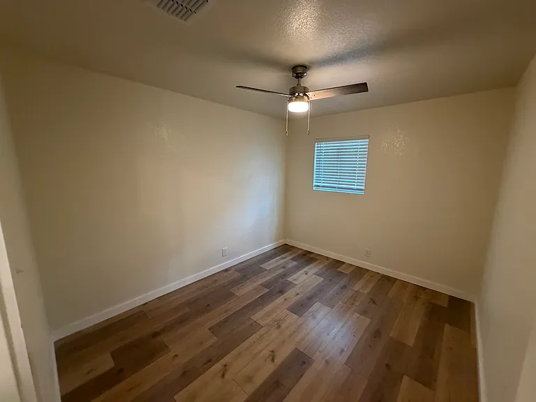 2047 W Laurel #2 — Photo 5