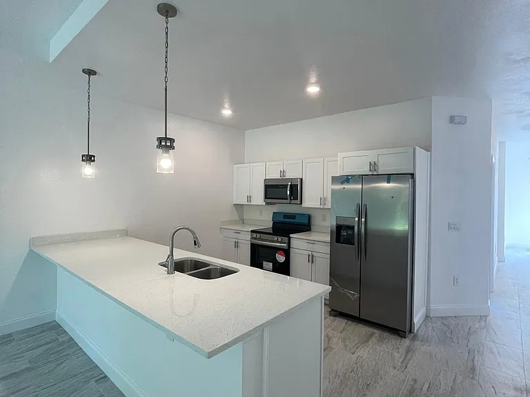 1240 Columbus Blvd #A — Photo 10