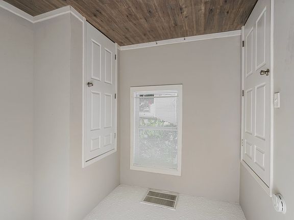 5th image of 634 W 8th St