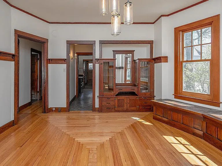 Dinning room.