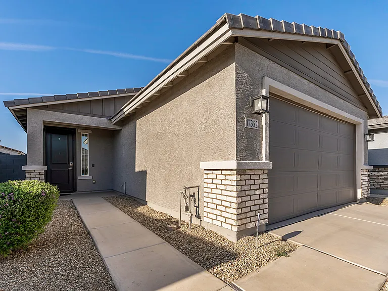 17352 W Paraiso Ln — Photo 28