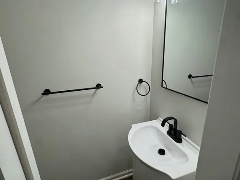 109 Blaze Dr — Photo 6