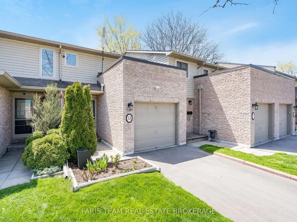 2075 Asta Dr #18, Mississauga, ON L5A 2T5