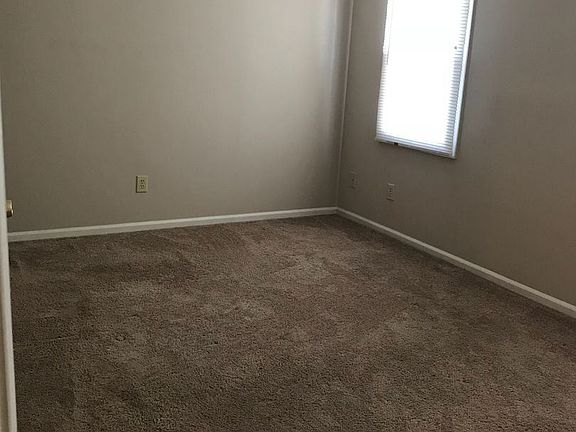 5th image of 122 Kitty Hawk Sq
