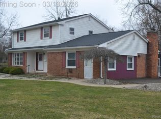 215 Park View Blvd, Lake Orion, MI 48362