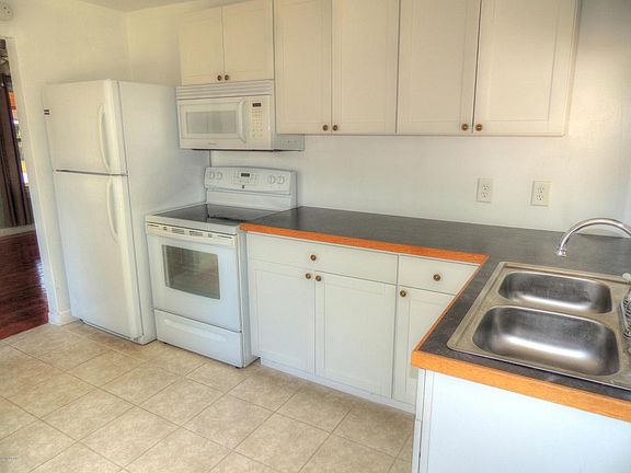 5th image of 15 Stuart Dr