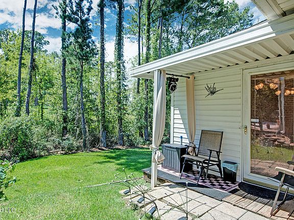 5th image of 121 Kings Ridge Dr