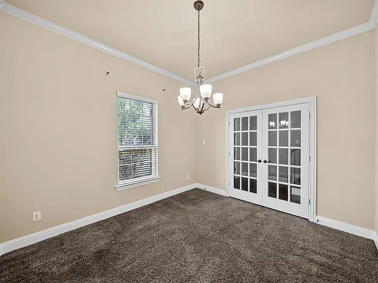 604 Darby Ln — Photo 20