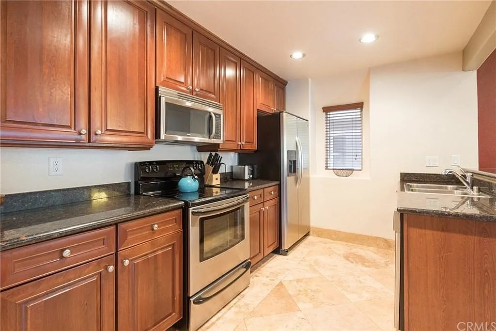 2 bed, 1017 sqft, $3,500 — Photo 3