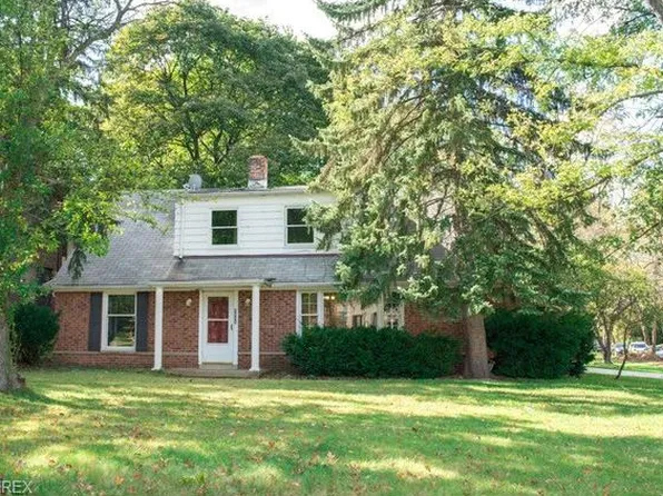 2558 Monmouth Rd, Cleveland Heights, OH 44118