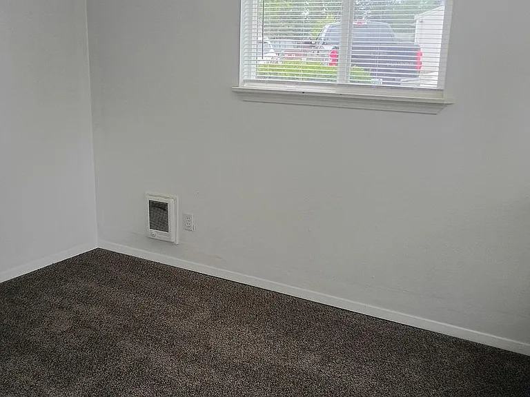 Vessey Park Apartments — Photo 46