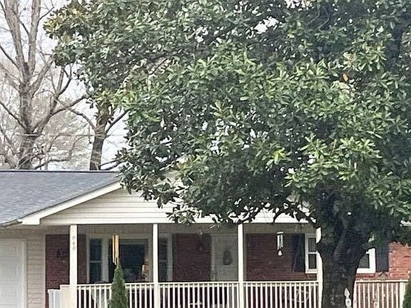 3rd image of 838 Hudlow Rd