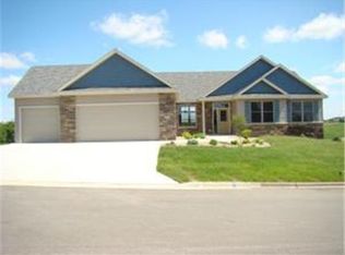818 Augusta Ave NW, Zumbrota, MN 55992